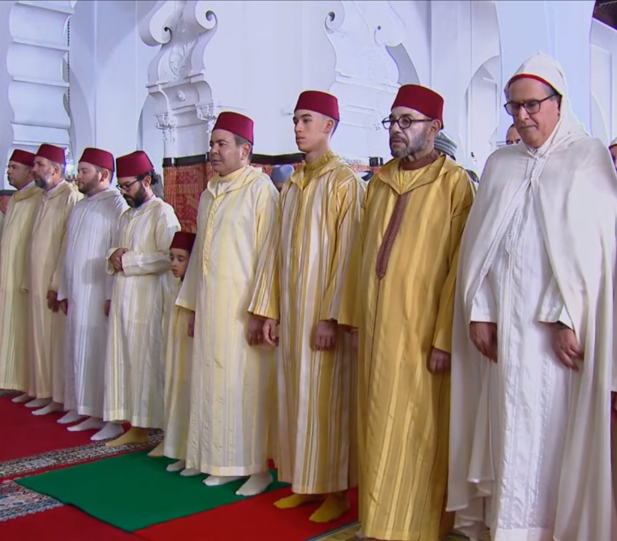 Le Roi Mohammed VI accomplit la prière de l'Aïd Al-Fitr